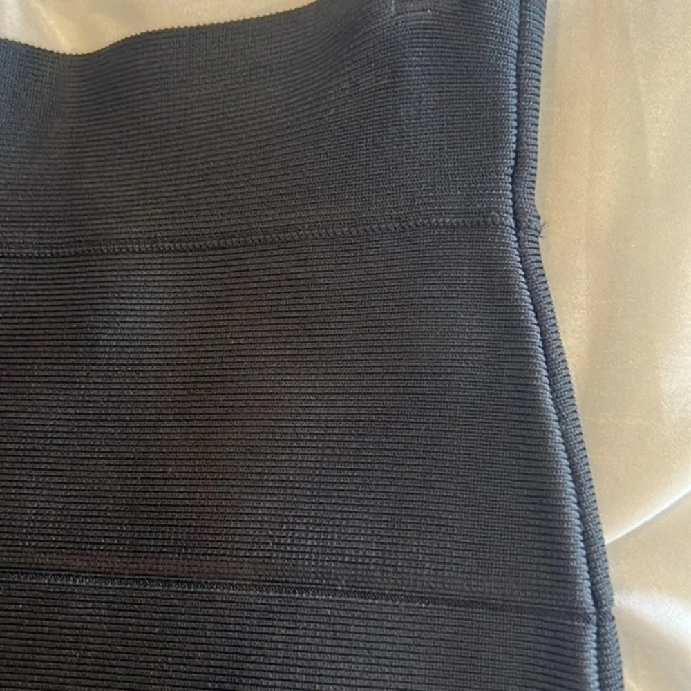 BCBG BODYCON BLACK SKIRT SIZE XS